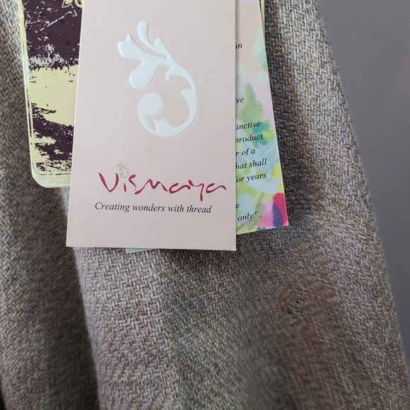 Vismaya Indian made- wearable scarf/wrap brand new. - Picture 6 of 6